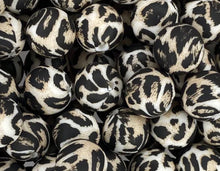 Load image into Gallery viewer, Animal Print MAMA Keychain