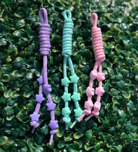 Carregar imagem no visualizador da galeria, Small Star Paracord Bag Charm